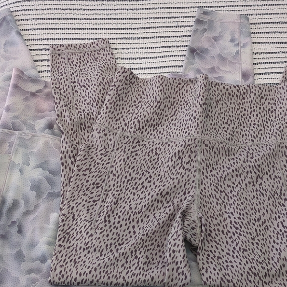 Athleta Salutation Stash Tight Pockets Gray Leggings with Animal Print 2 PairsXS - Picture 1 of 11